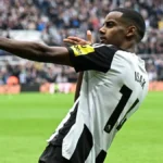 Isak Memberikan Mimpi buruk pada pertahanan kata Shearer